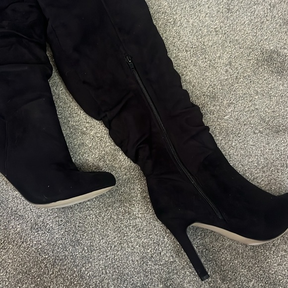 Gorgeous faux suede over the knee thigh high boots - Picture 3 of 4